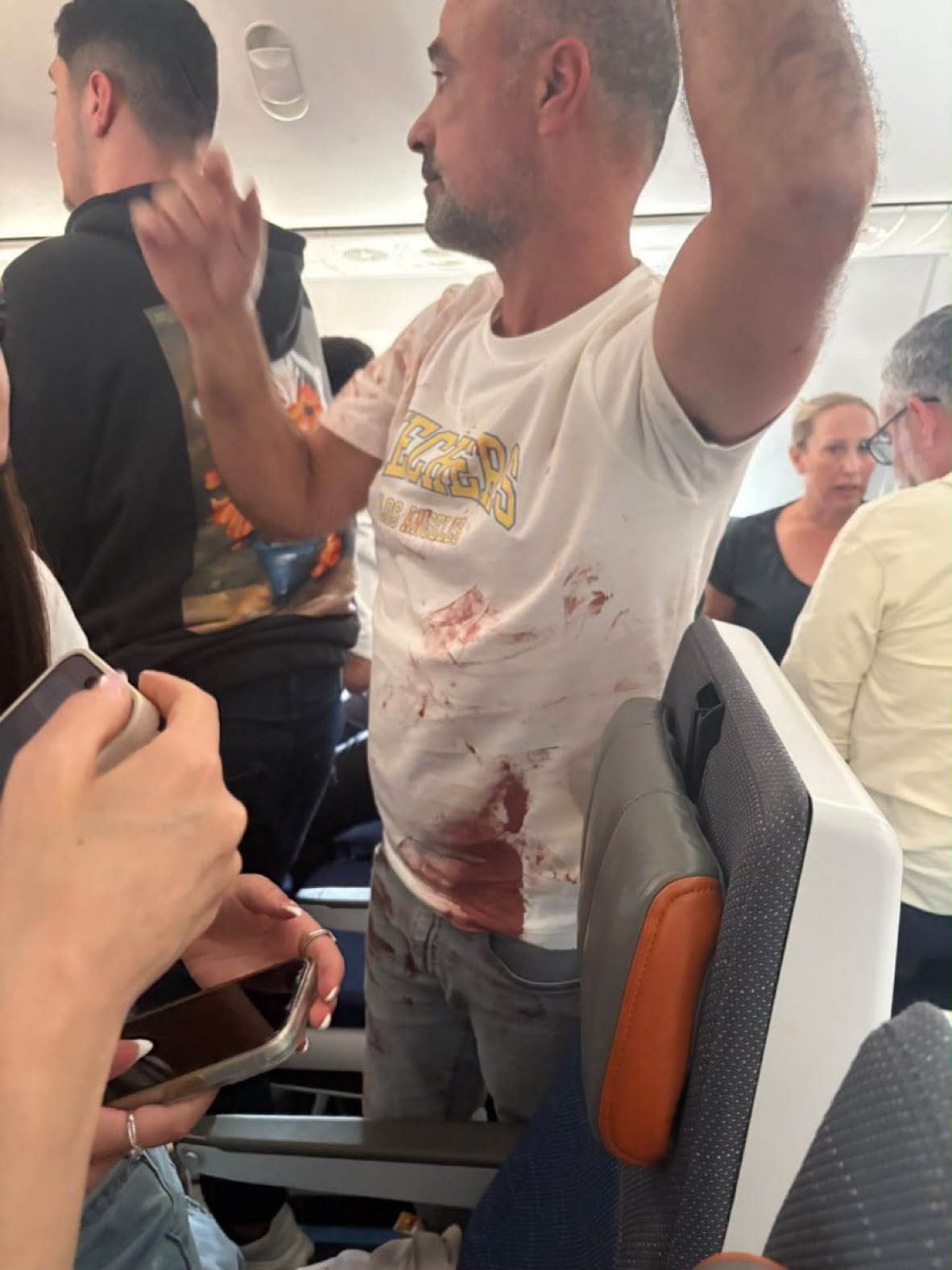 🚨 BREAKING: Pilot Reportedly Attempts to Hijack Israel-Bound Flight